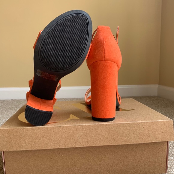 NWT Charlotte Russe Chunky Heel - Picture 4 of 5